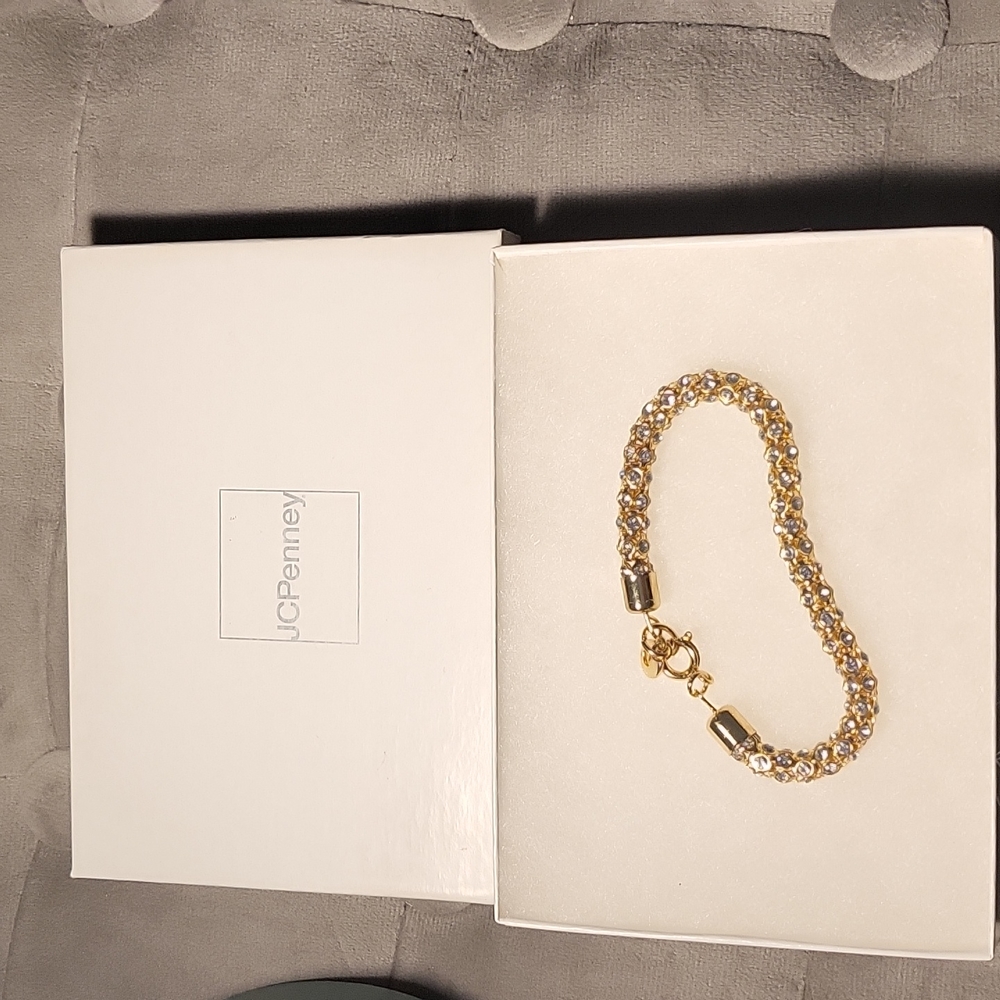 JCP Gold toned bracelet (NWOT)
